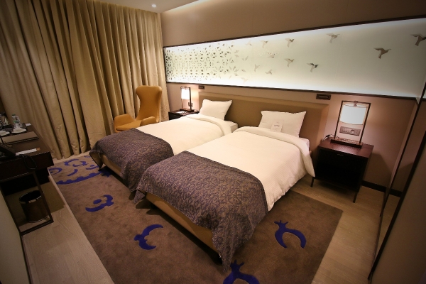 Waxwing Hotel (ex The Bird hotel)